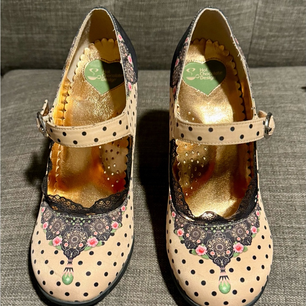 Elegant Floral Mary Jane Heels - Black and Cream